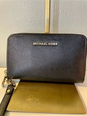 Michael Kors Jet Set Travel Large Saffiano Leather Wristlet Wallet